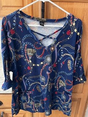 Robert Louis Navy Chain & Floral V-Neck elbow length Sleeve Top